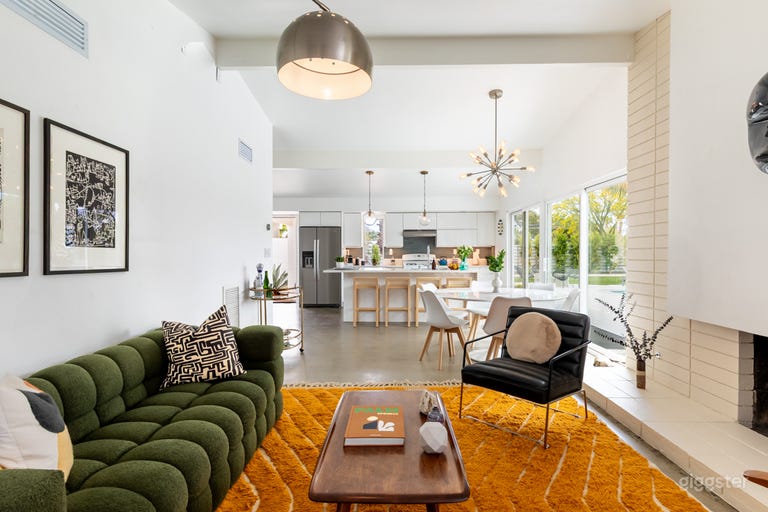  Oasis Chic du Milieu du Siècle 