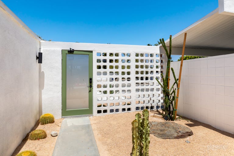  Oasis Chic du Milieu du Siècle 
