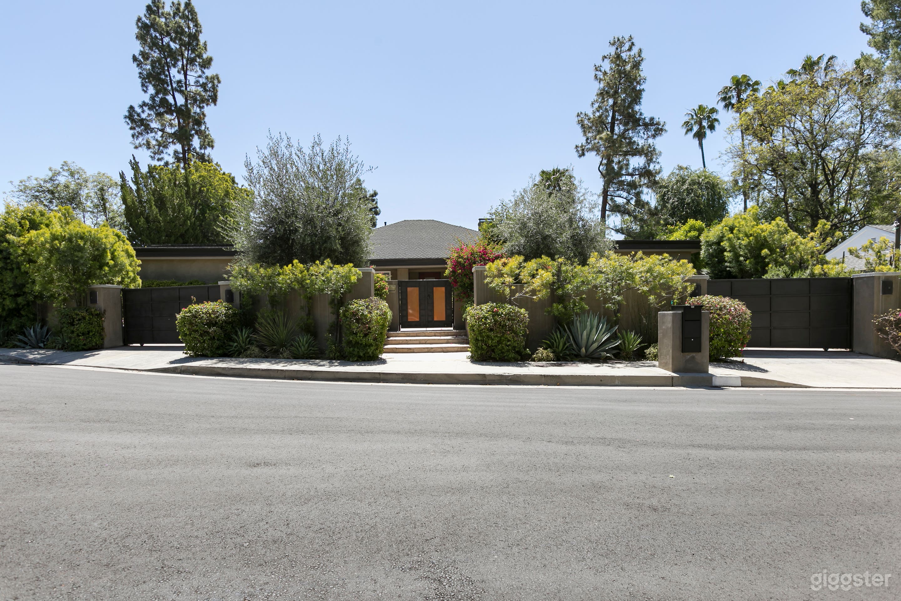 Contemporary with California Pool Photo 3