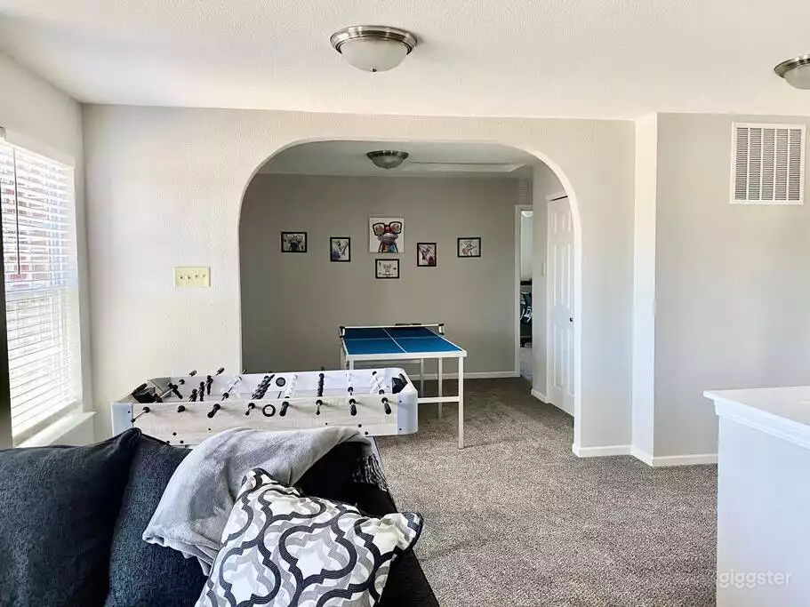 Spacious Retreat near Grand Park: Office,King Bed Photo 2