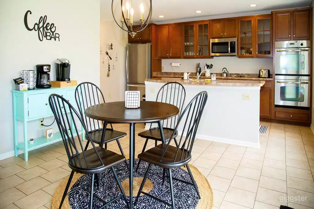 Spacious Retreat near Grand Park: Office,King Bed Photo 4