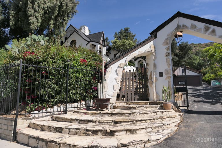  House and two archways 