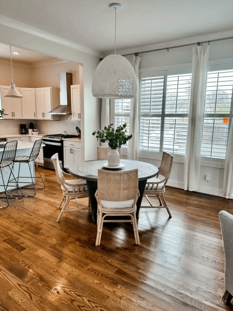  Luxurious 3BR House with Swimming Pool 