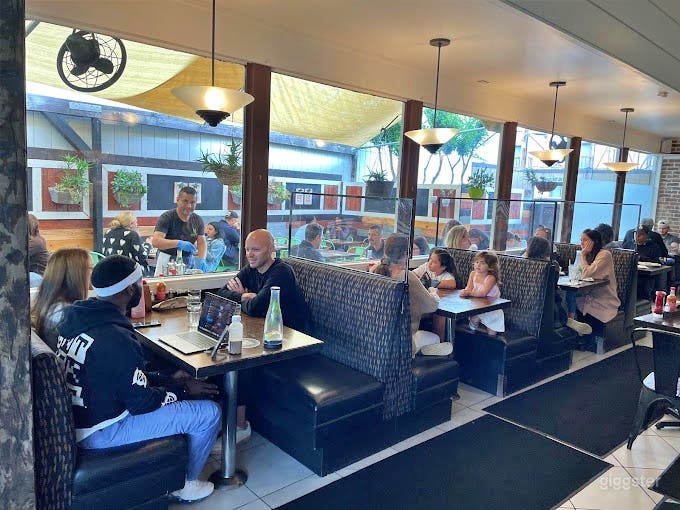 Modern Diner in Sherman Oaks Photo 3