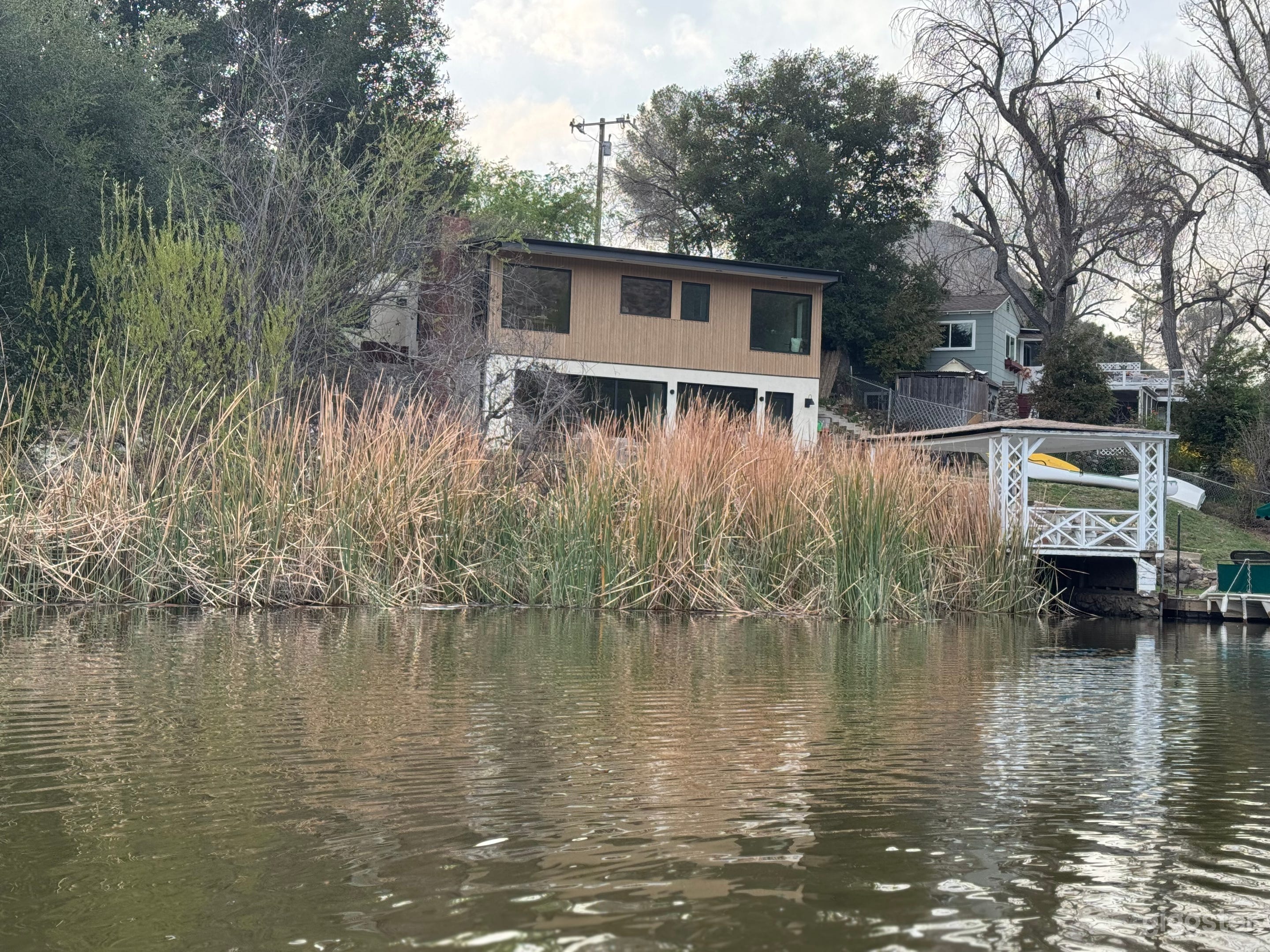 Serene lake house with Mountain View Photo 4