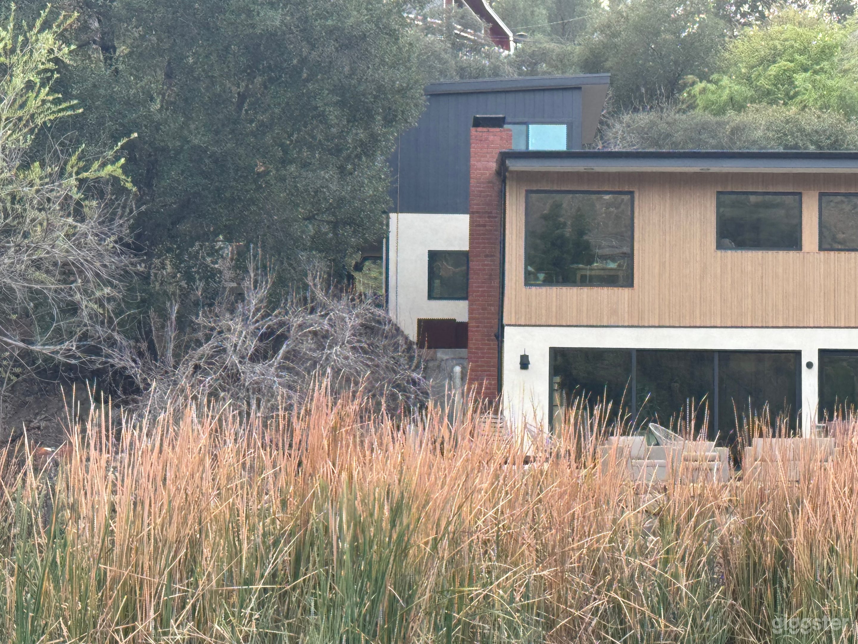 Serene lake house with Mountain View Photo 2