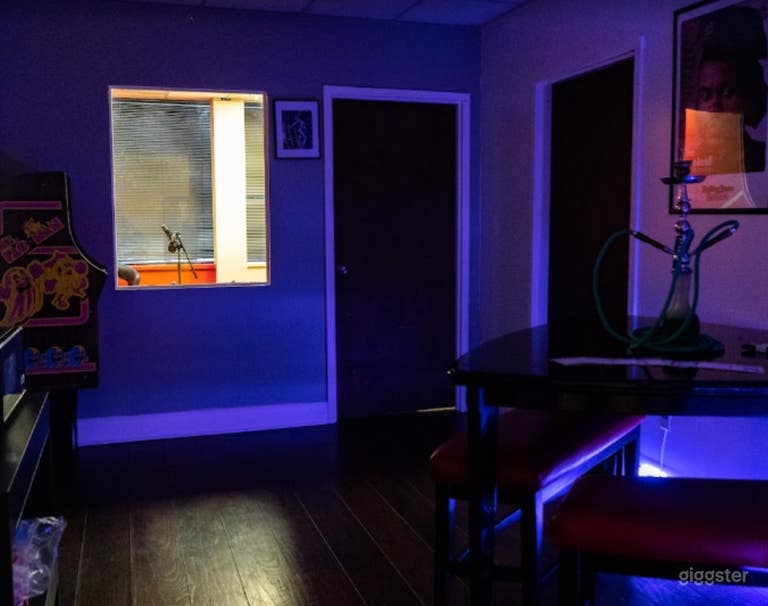  Studios Equipped for Music Production and Podcast 