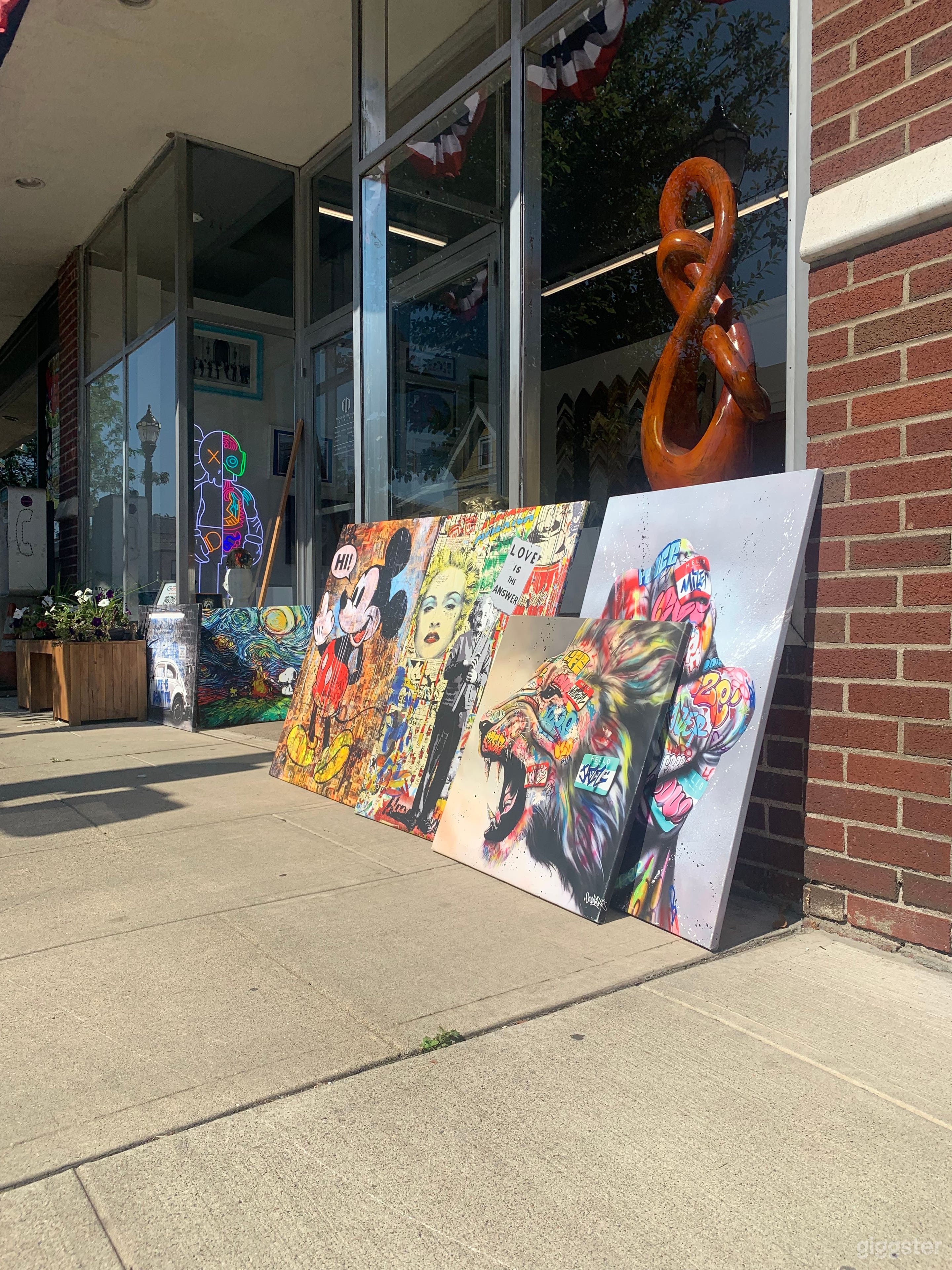 Elegant Art &amp; Picture Frame Corner Retail Shop in New Jersey Photo 3