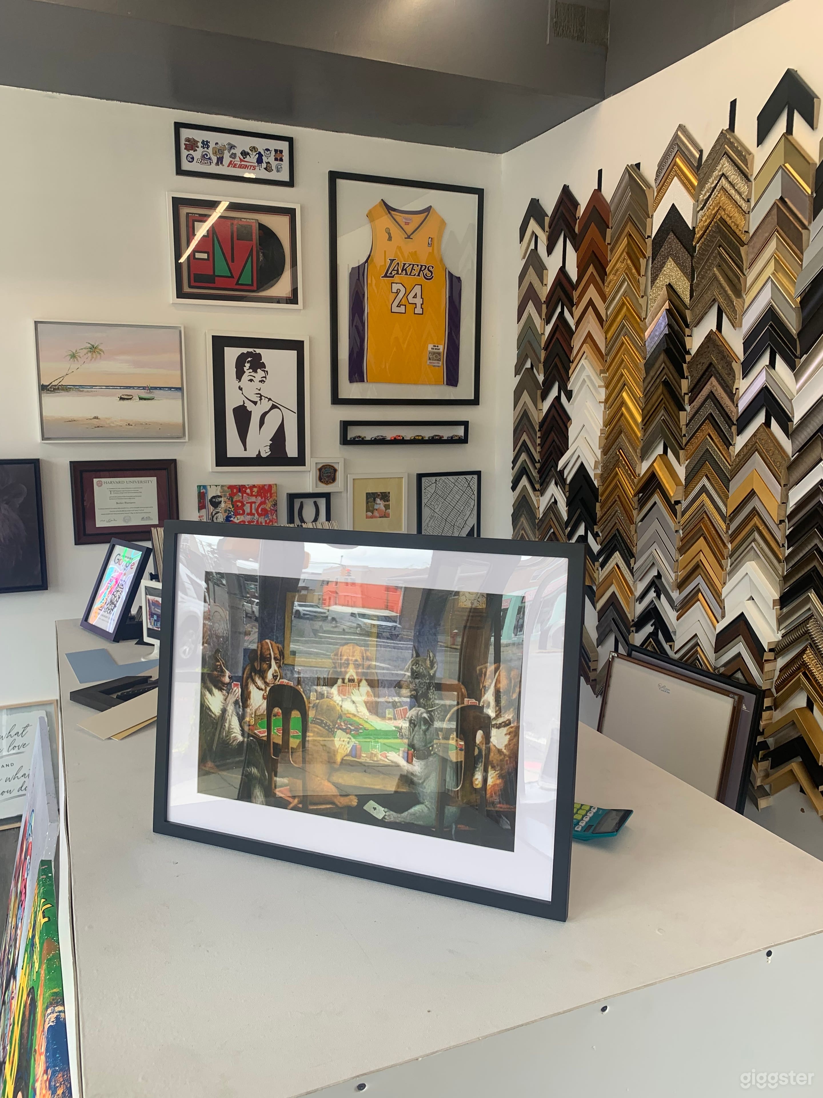 Elegant Art &amp; Picture Frame Corner Retail Shop in New Jersey Photo 2