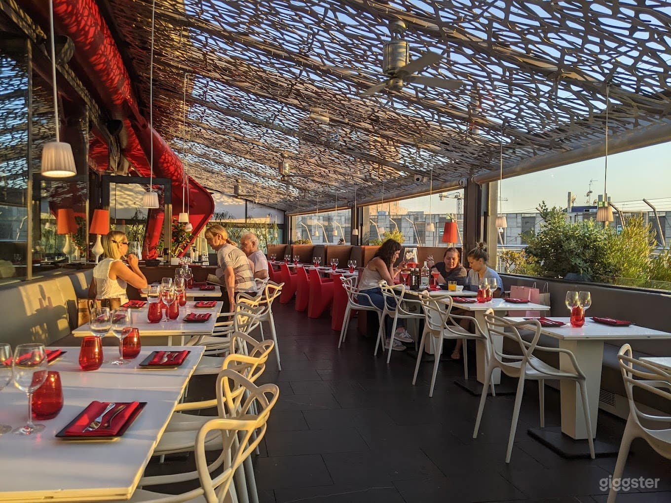 Mediterranean Restaurant in Barcelona with Panoramic Views Photo 3