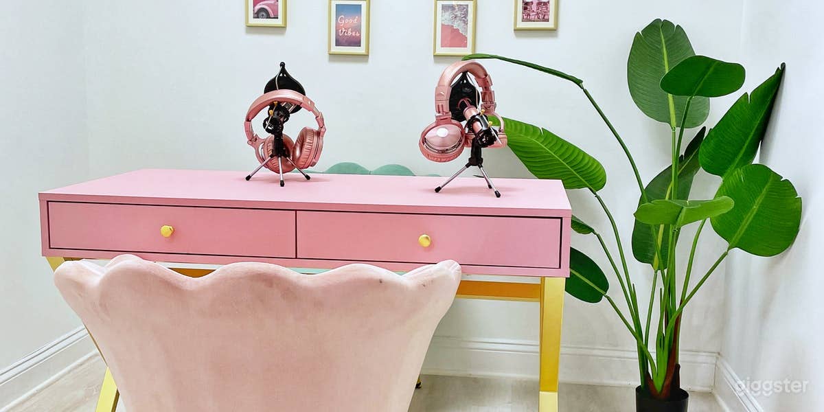 Super Cute Podcasting Studio in Atlanta Photo 2