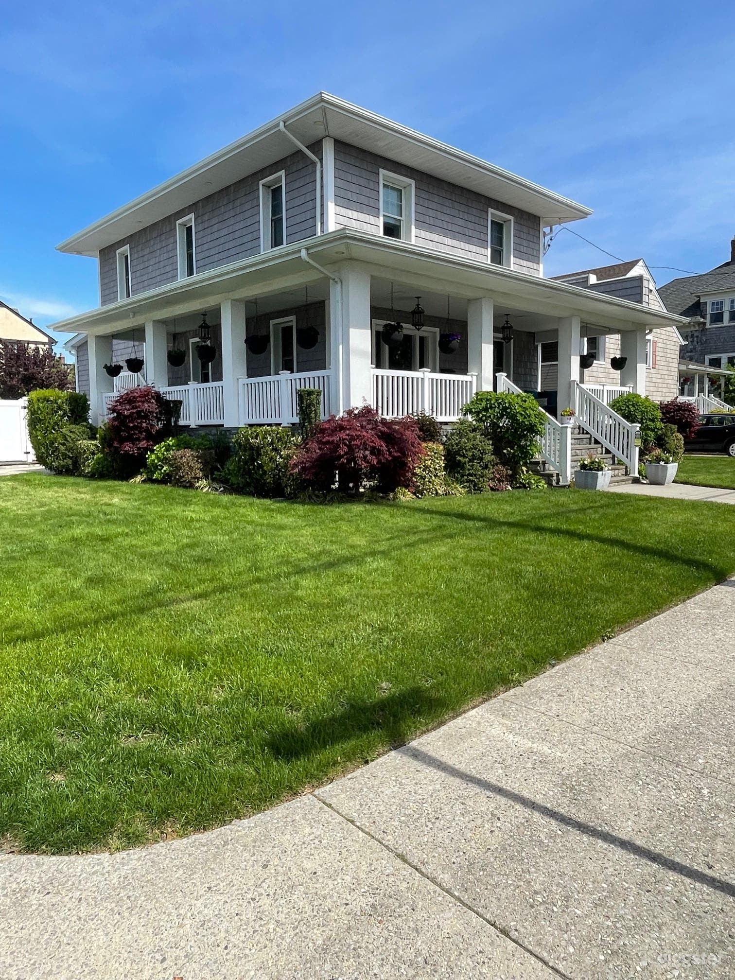 Upscale Family Home Photo 2