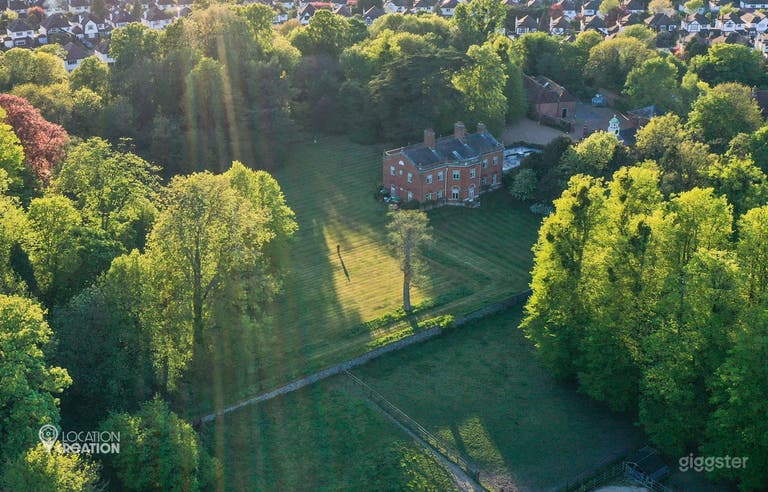  Greengate, with immaculate lawn and paddocks 