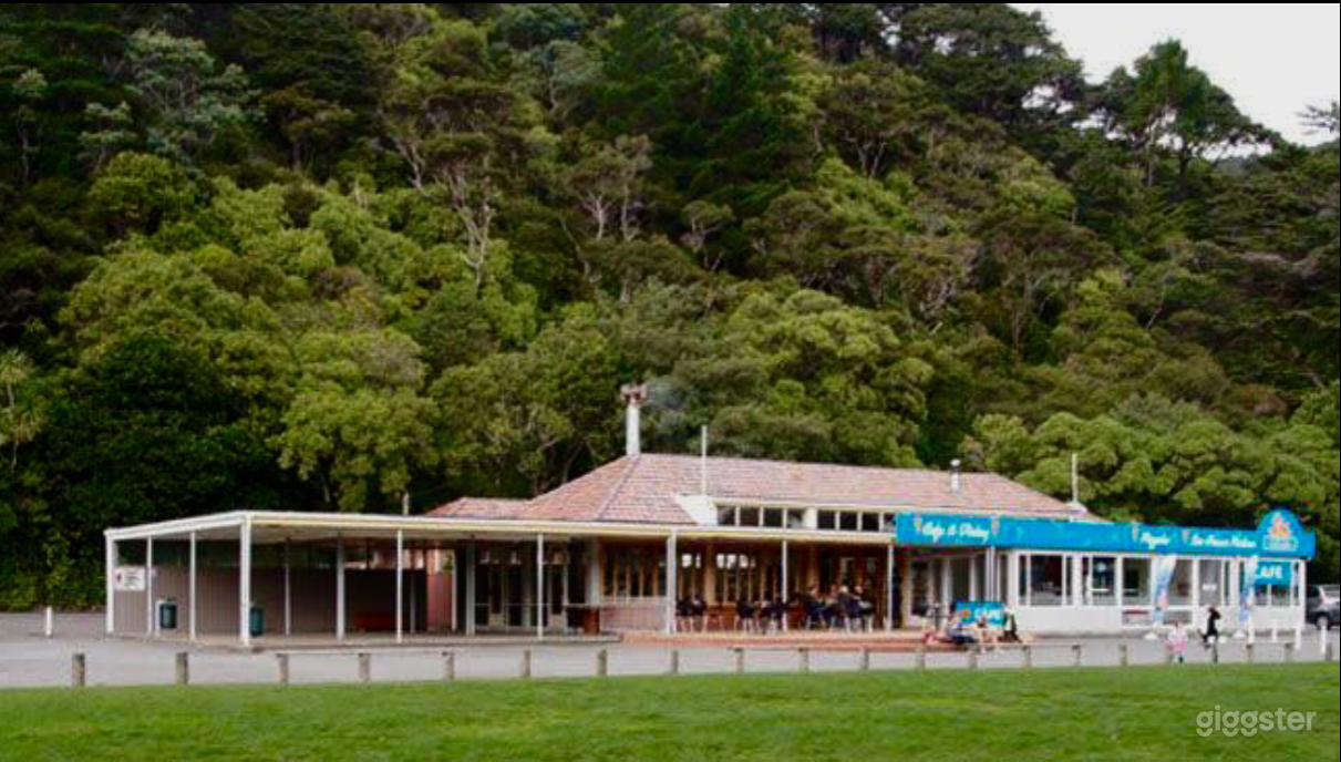 Indoor/Outdoor Café with Spectacular views of Wellington Photo 1
