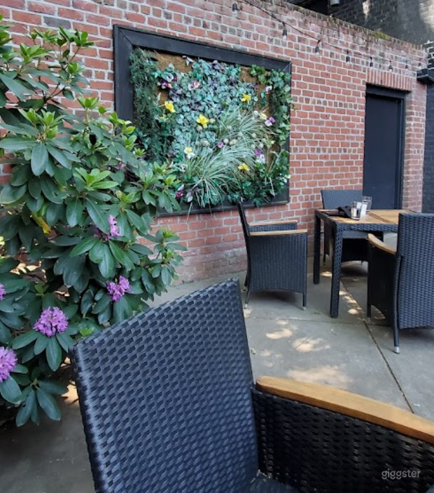  Romantic Outdoor Patio in Richmond 