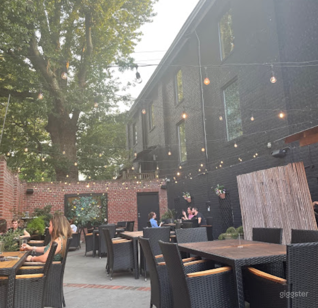  Romantic Outdoor Patio in Richmond 