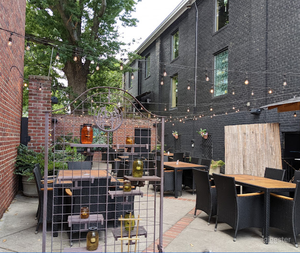 Romantic Outdoor Patio in Richmond Photo 1