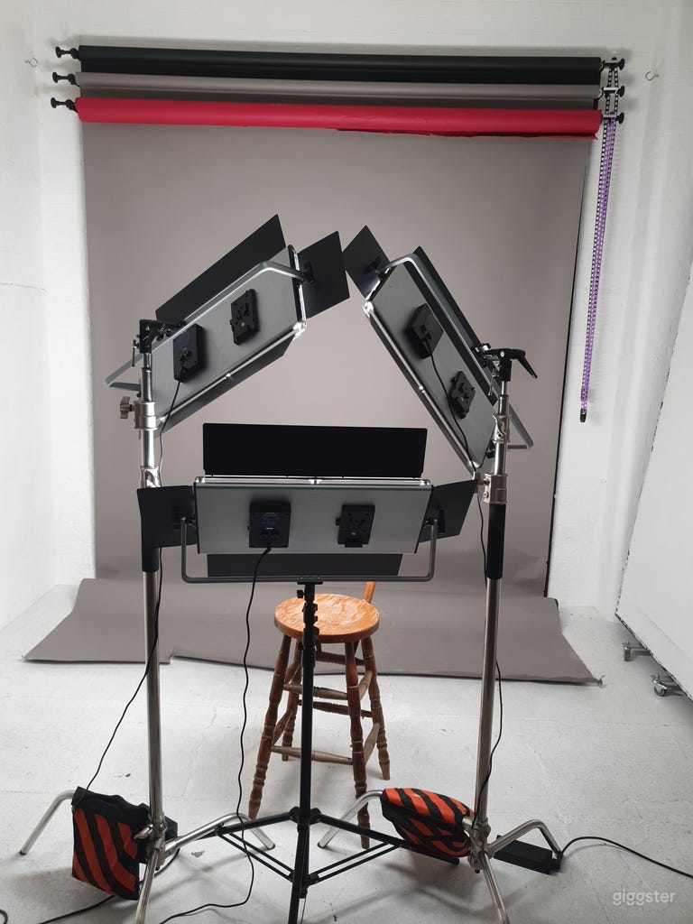  Set of 3 large Neewer 1904 LED bi-colour panel lights. 