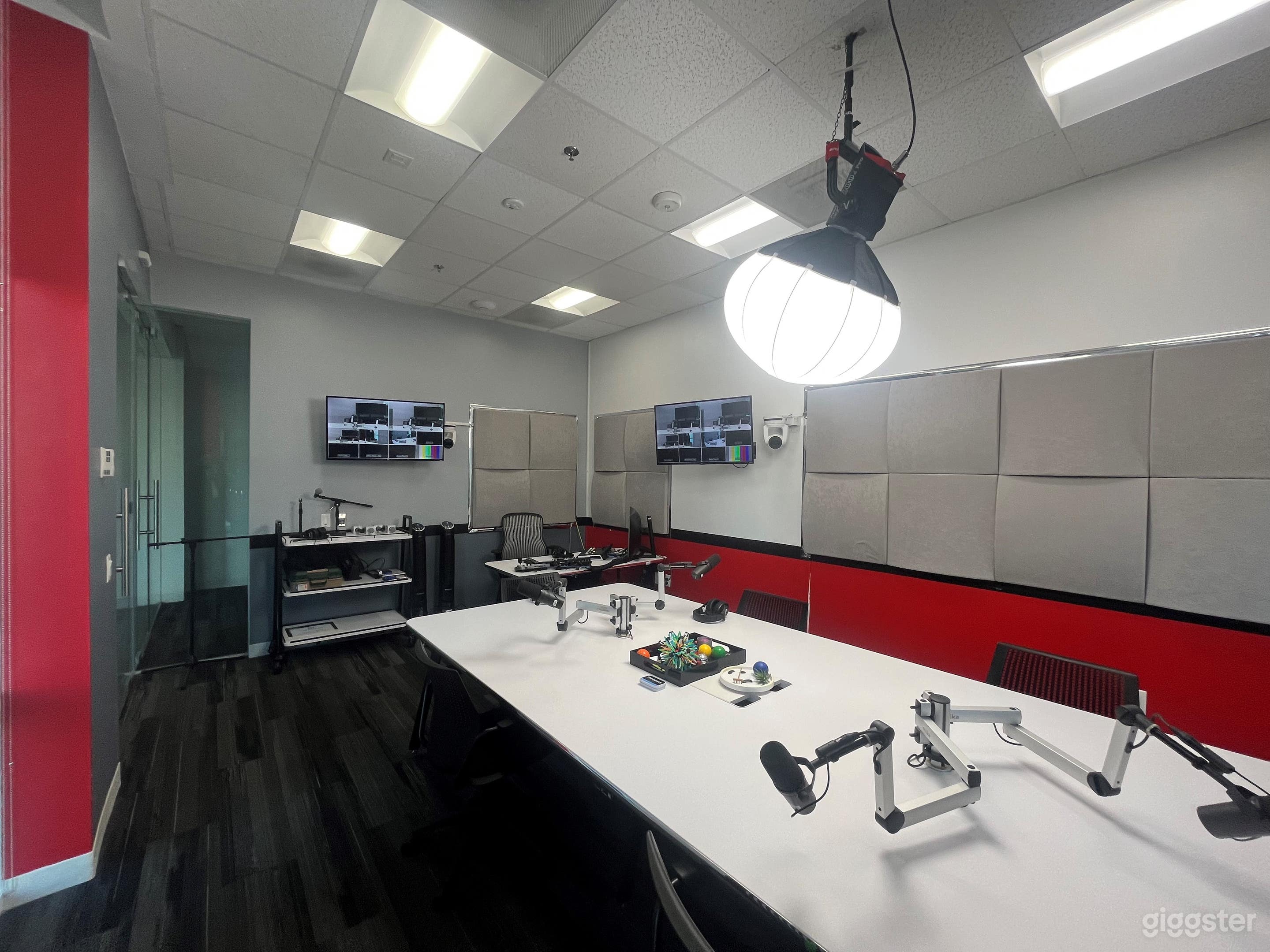 Broadcast Ready Production Studio Photo 4