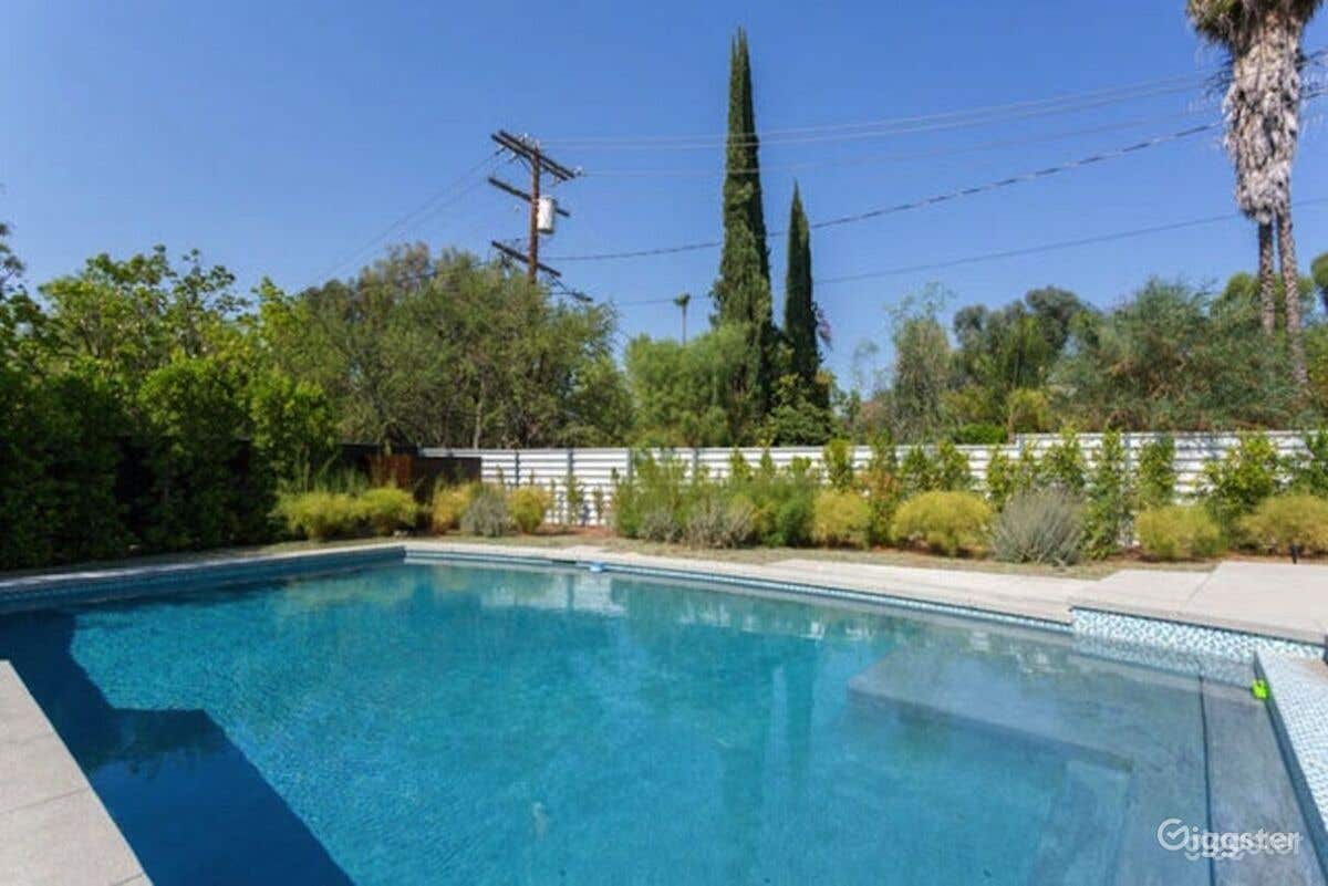 Pool with view in Modern Tarzana Photo 3