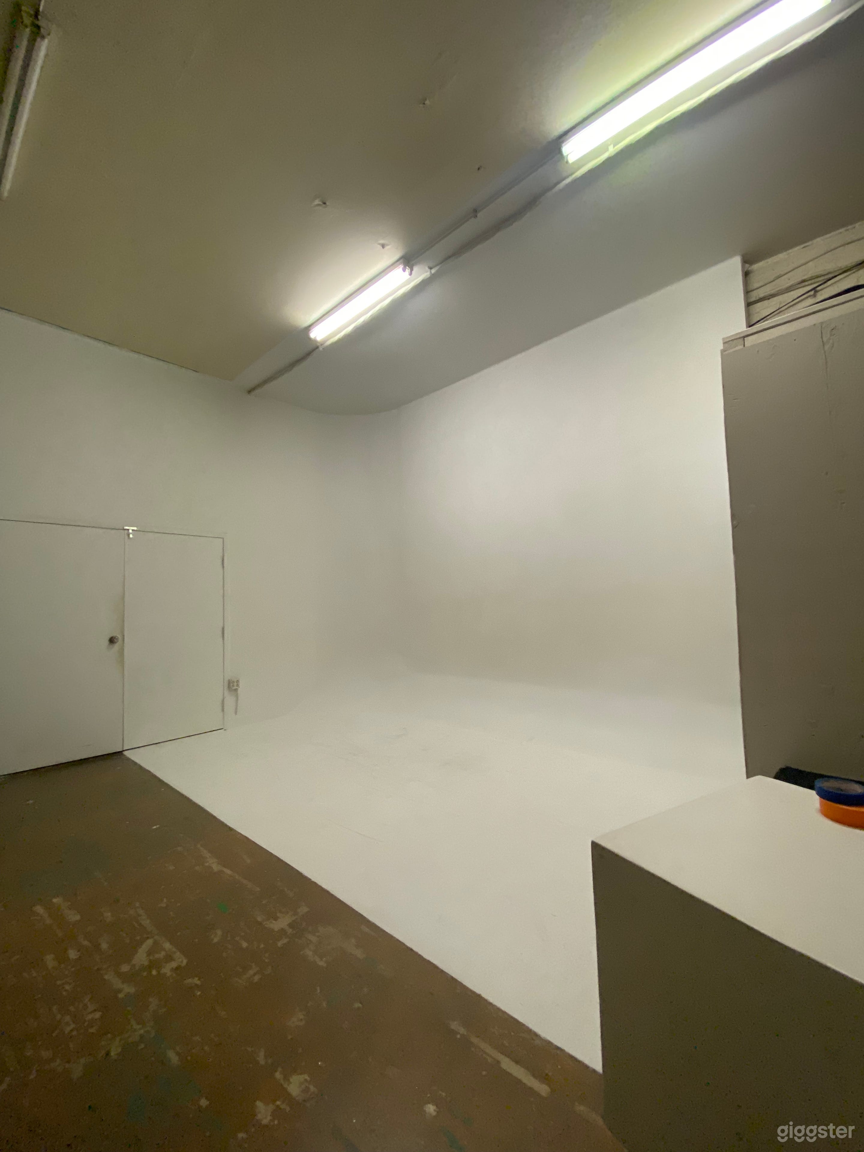 Photo & video studio production space Photo 1