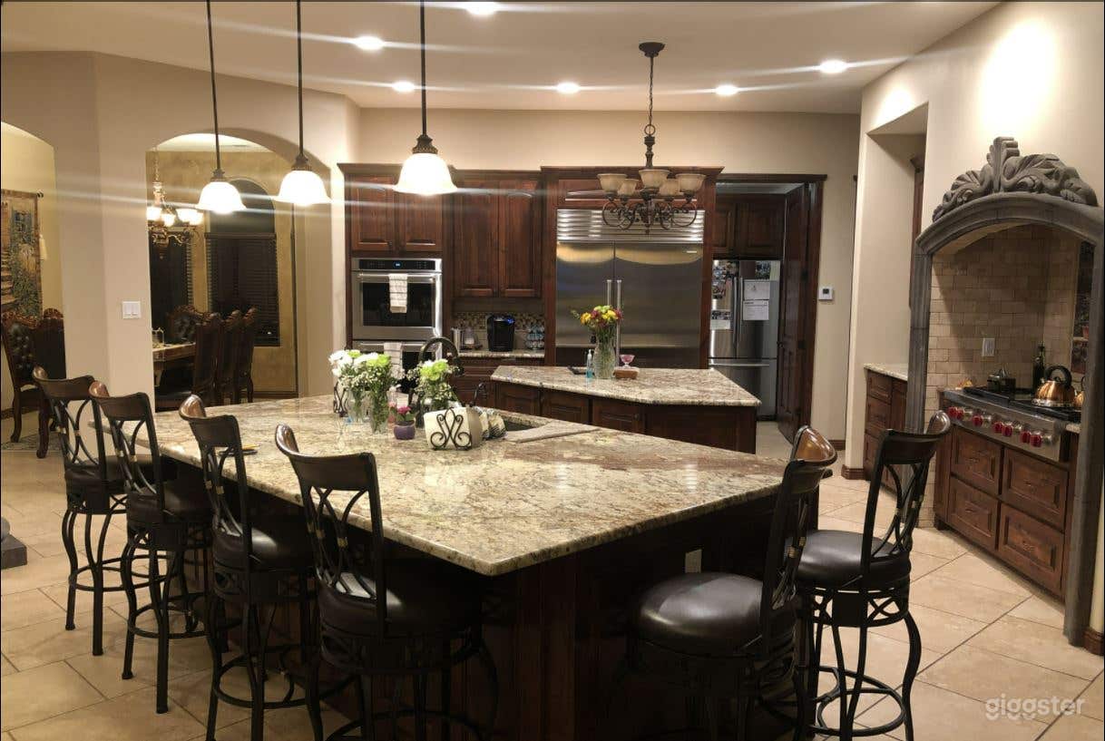 Open floor-beautiful Kitchen