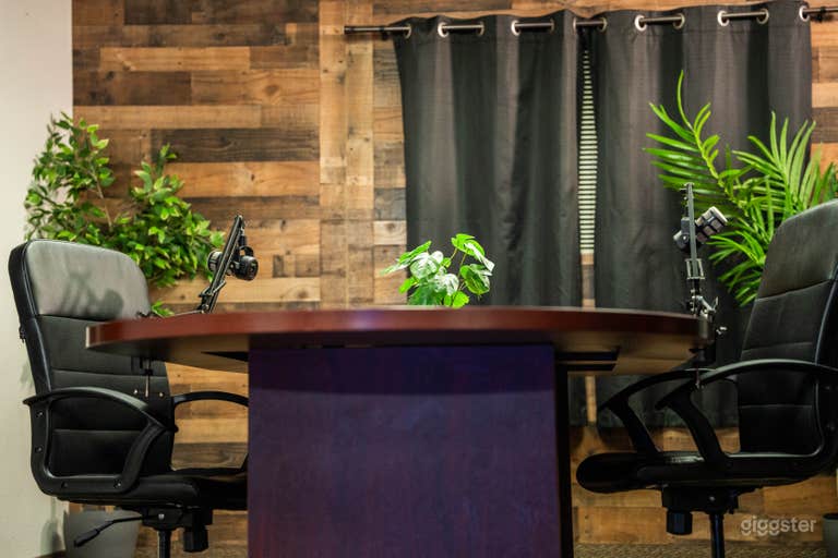  Corporate Podcast Studio 