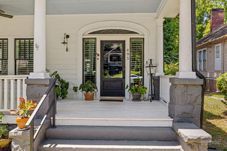  FRONT DOOR/PORCH 