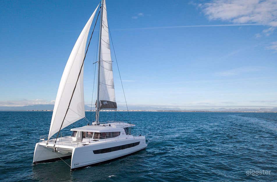 Open Space Luxury Yatch Photo 1