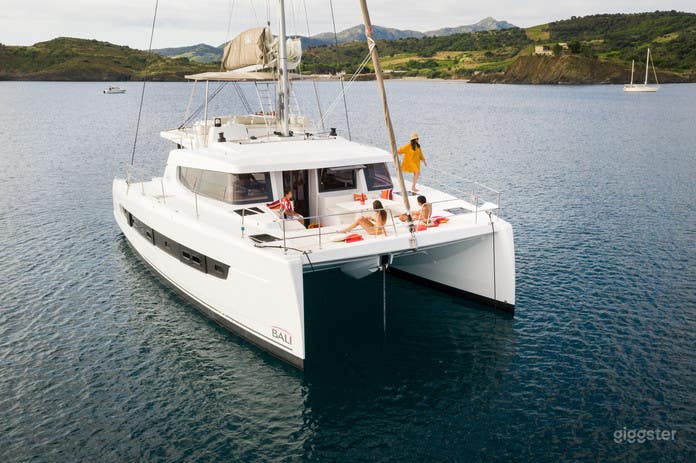 Open Space Luxury Yatch Photo 2