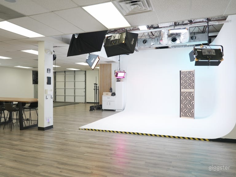  Fully Equipped Photo & Video Studio Charlotte NC 