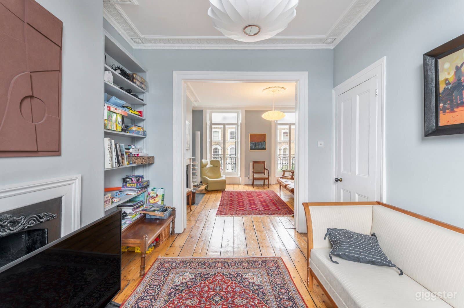 Period-Perfect Georgian Home - Original Features Photo 3