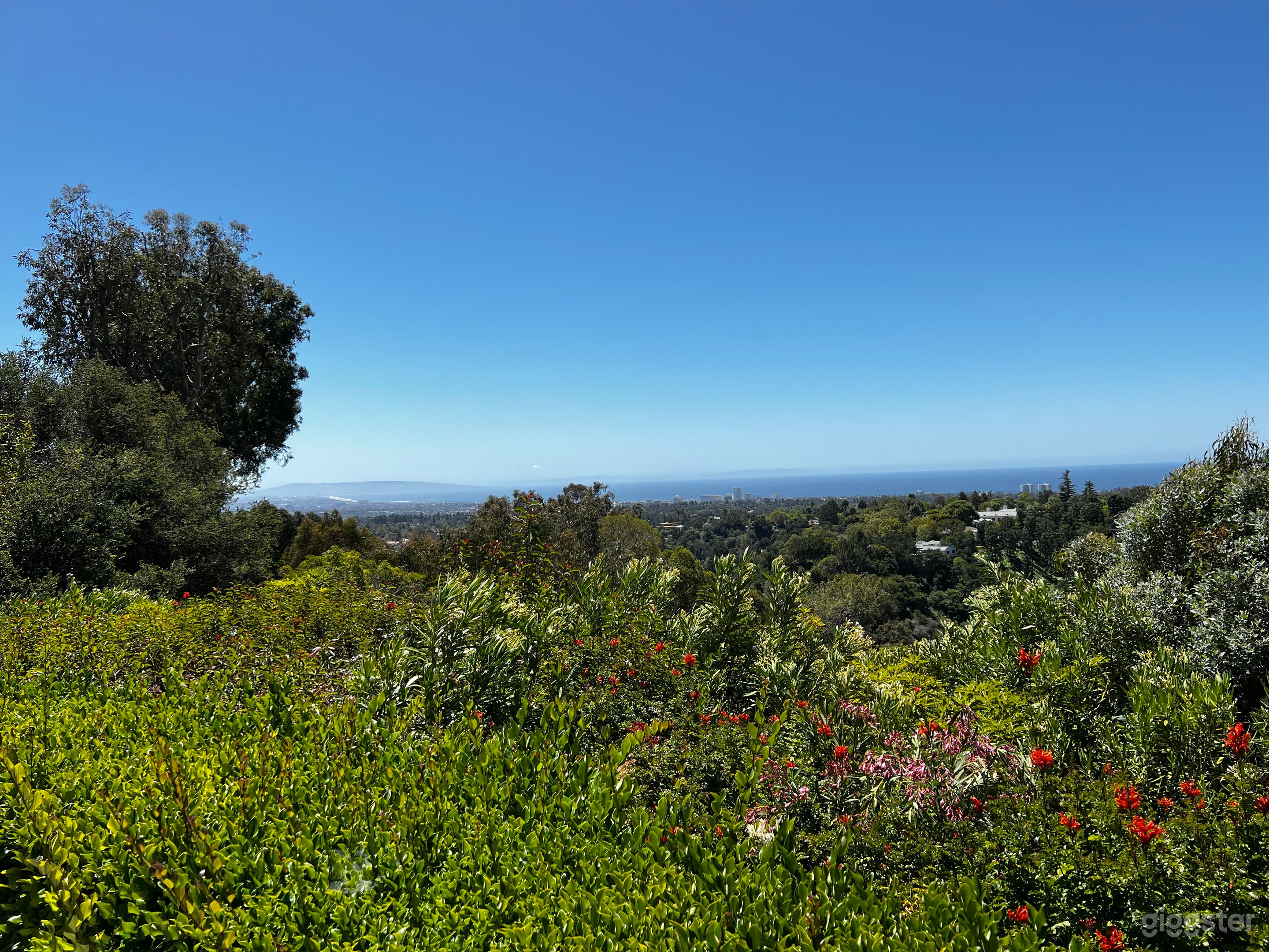 View Modern Contemporary Home  Photo 3