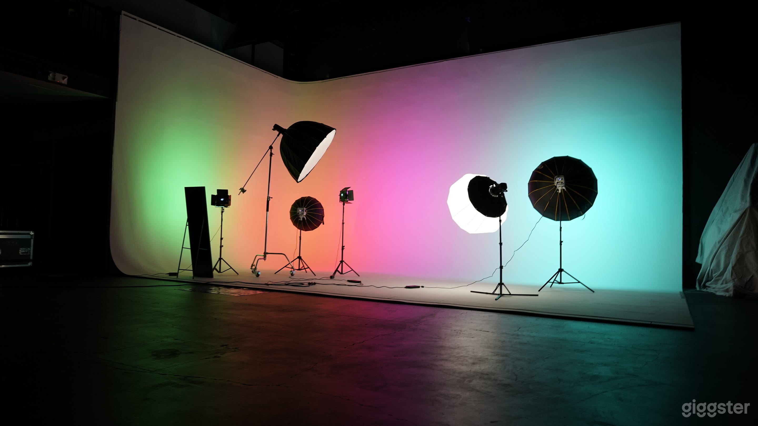 Infinity Wall Magic - Your Blank Canvas Awaits Photo 2