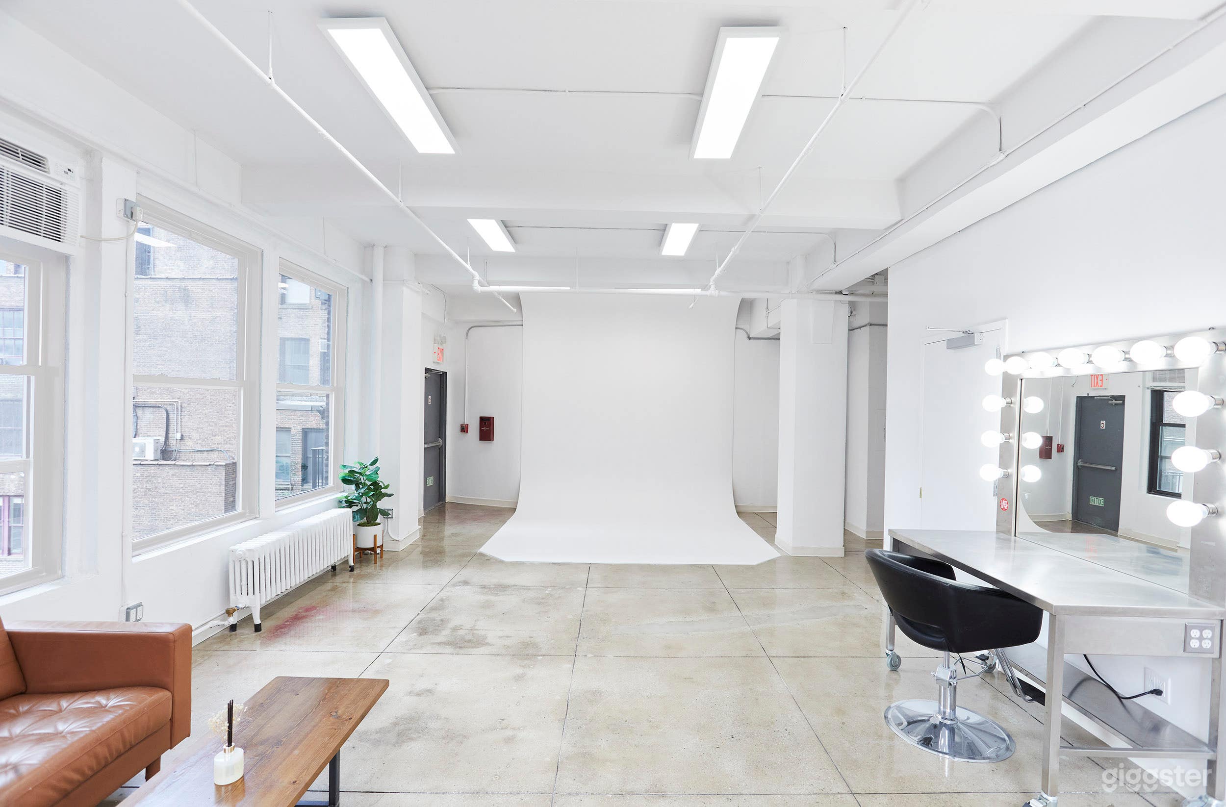 14C Manhattan Cyc wall + Balcony + Free Equipemnt Photo 4