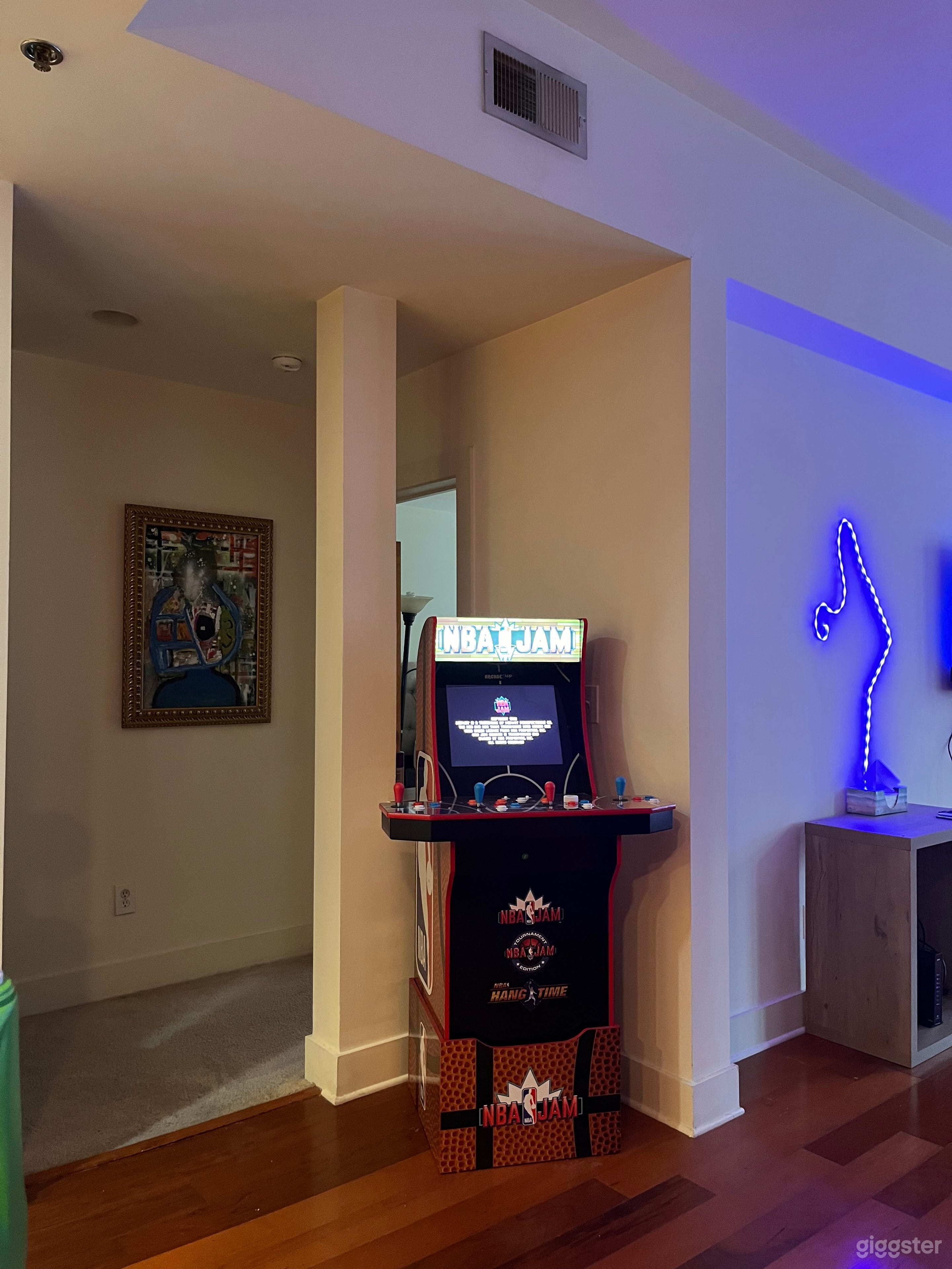 Spacious and modern condo in Buckhead Atlanta Photo 2