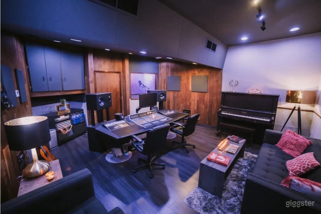Classic Private Studio in Hollywood Photo 4