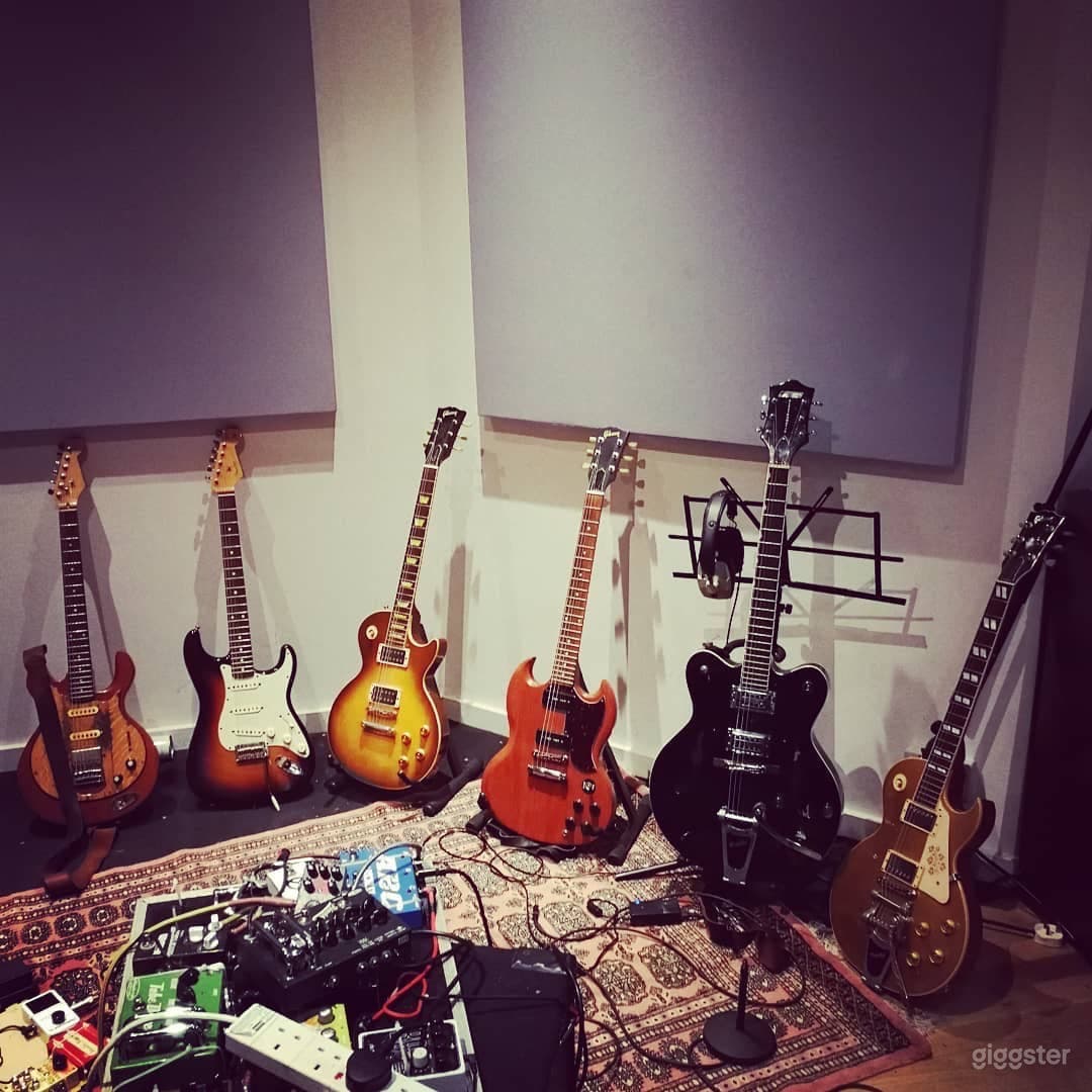 Spacious Air-conditioned Recording Studio   Photo 1