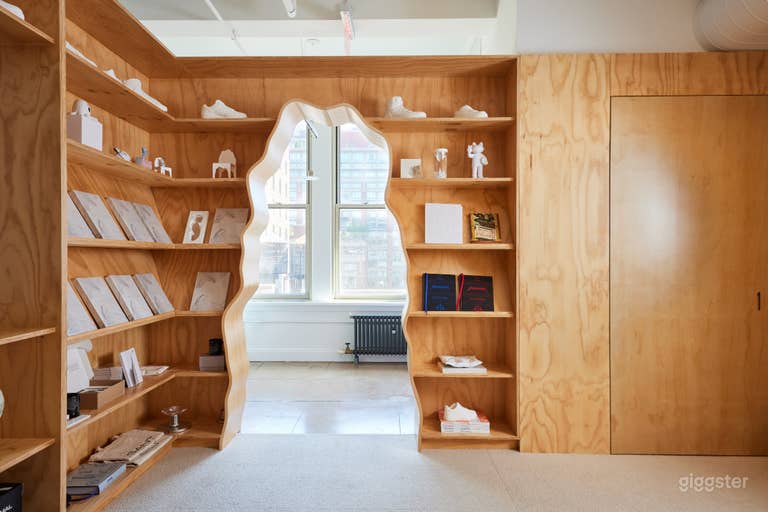  Modern Open-Concept Office in Manhattan 