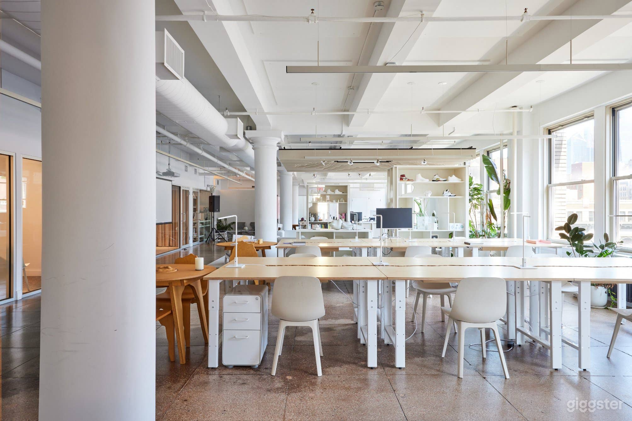Modern Open-Concept Office in Manhattan Photo 4