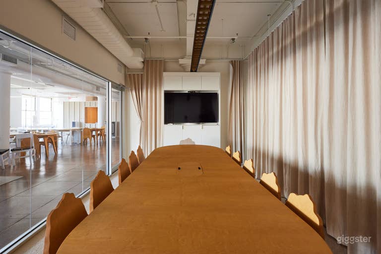  Modern Open-Concept Office in Manhattan 