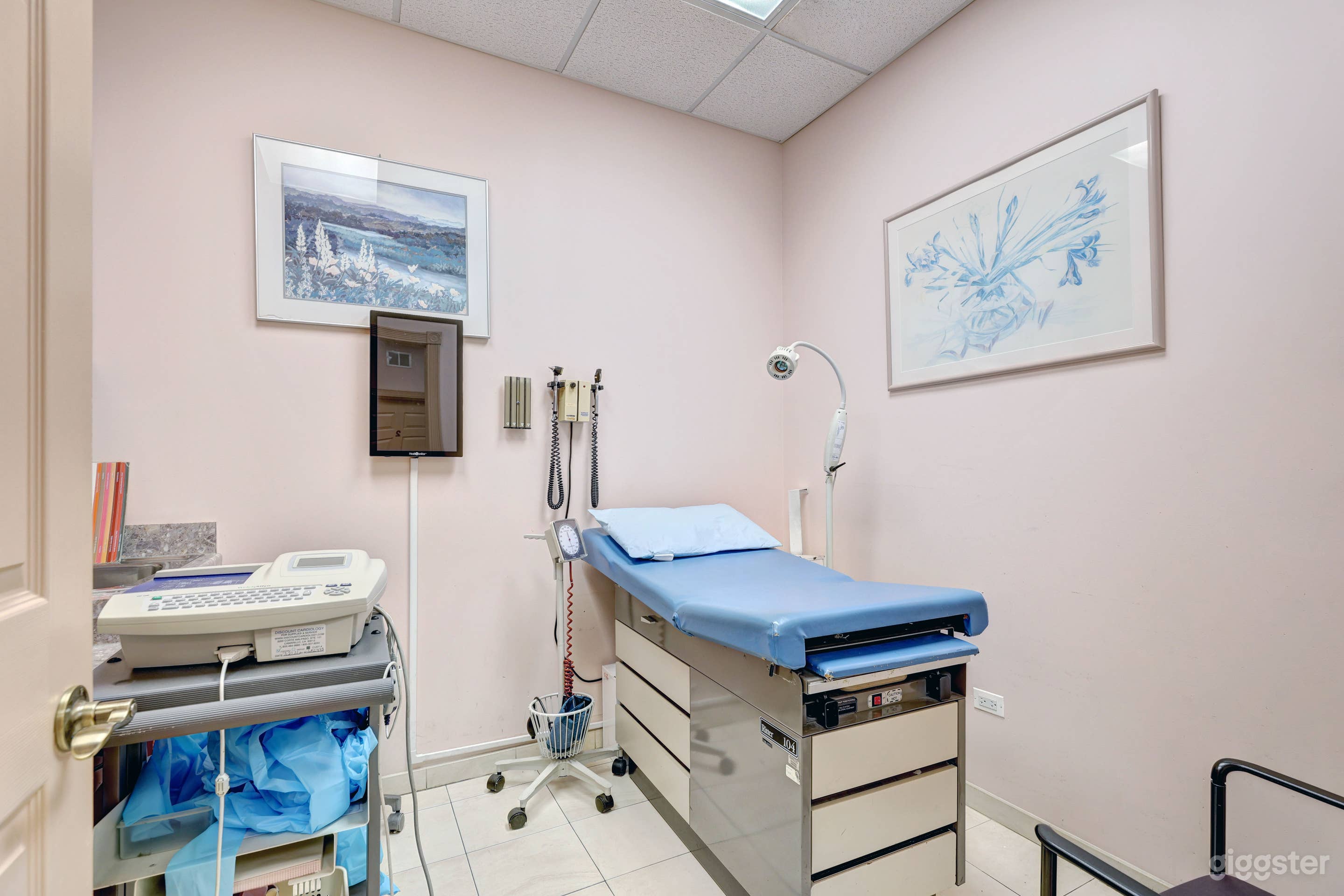 Doctor's Office, Patient exam rooms, Medical Hospital Photo 3