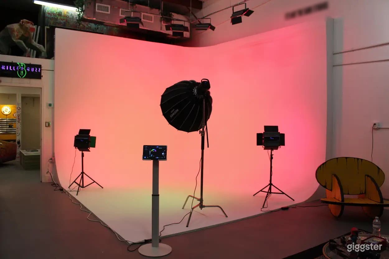 Creative Photography Studio with Cyclorama and RGB lighting Photo 3