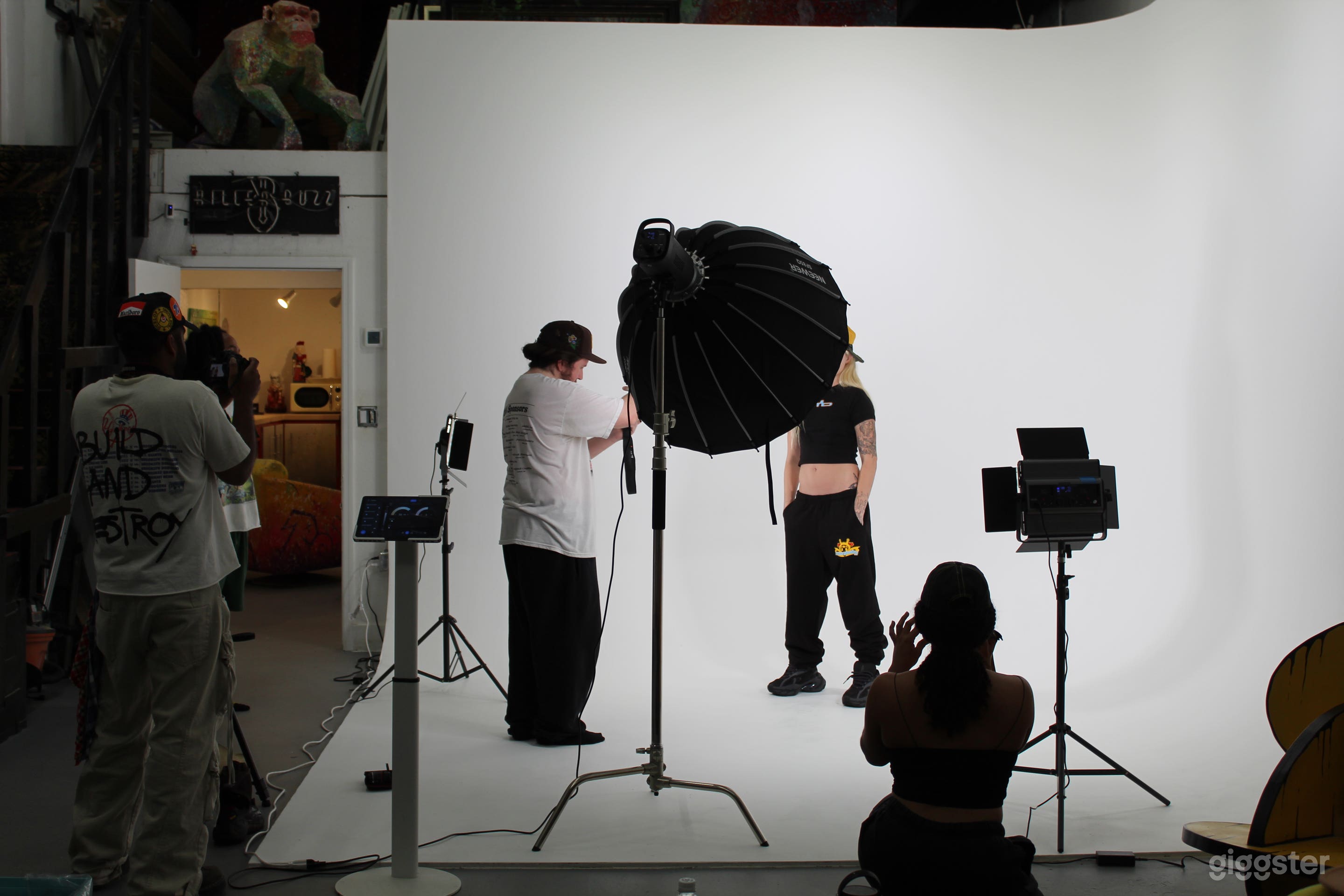 Creative Photography Studio with Cyclorama and RGB lighting Photo 1