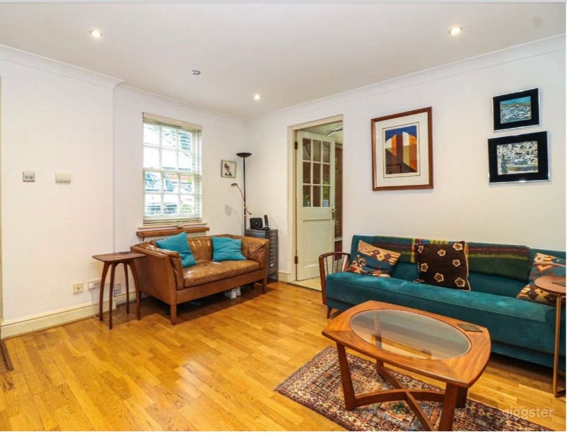 Unique Georgian Inspired Lodge House Photo 2