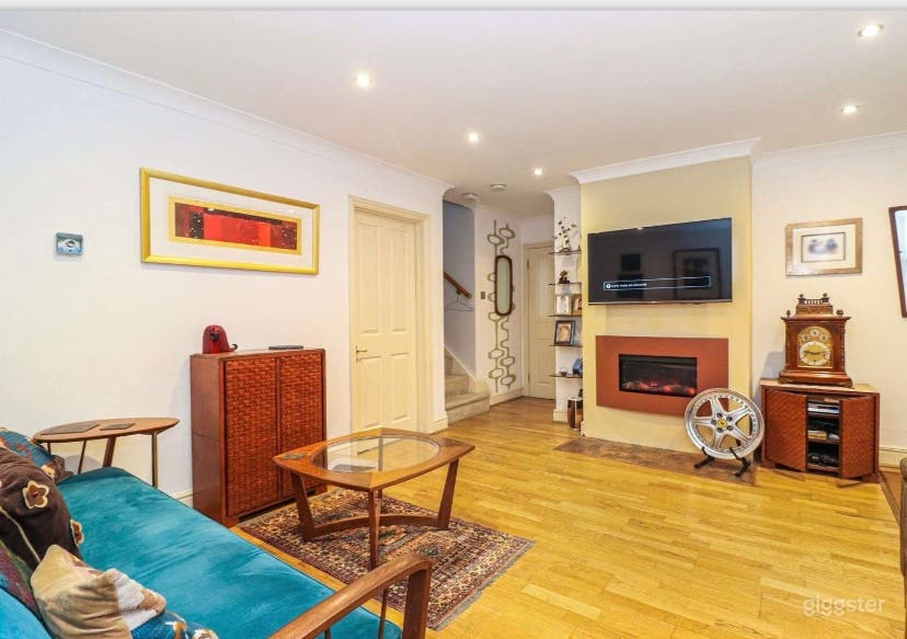 Unique Georgian Inspired Lodge House Photo 3