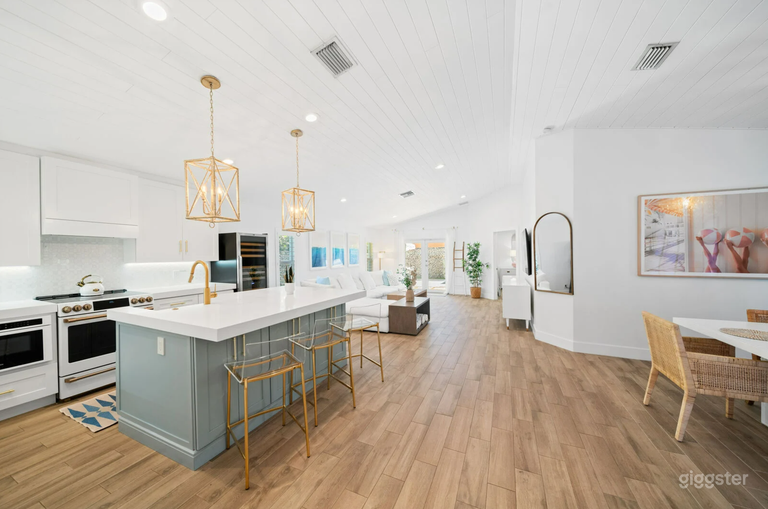  #246 Heated Pool, Pet Friendly, Amazing location 