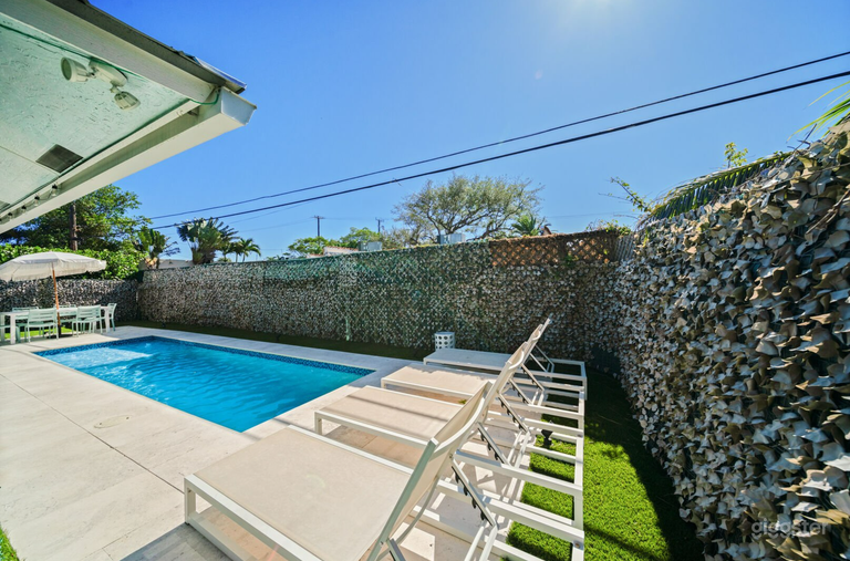  #246 Heated Pool, Pet Friendly, Amazing location 