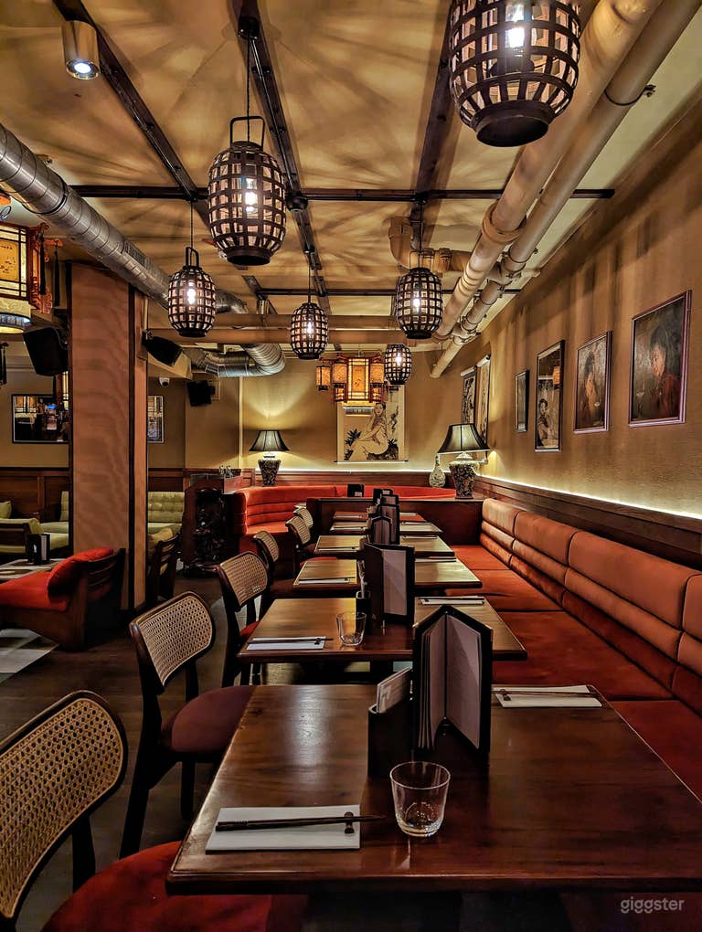  Raised Area: The Gallery & The Lounge 