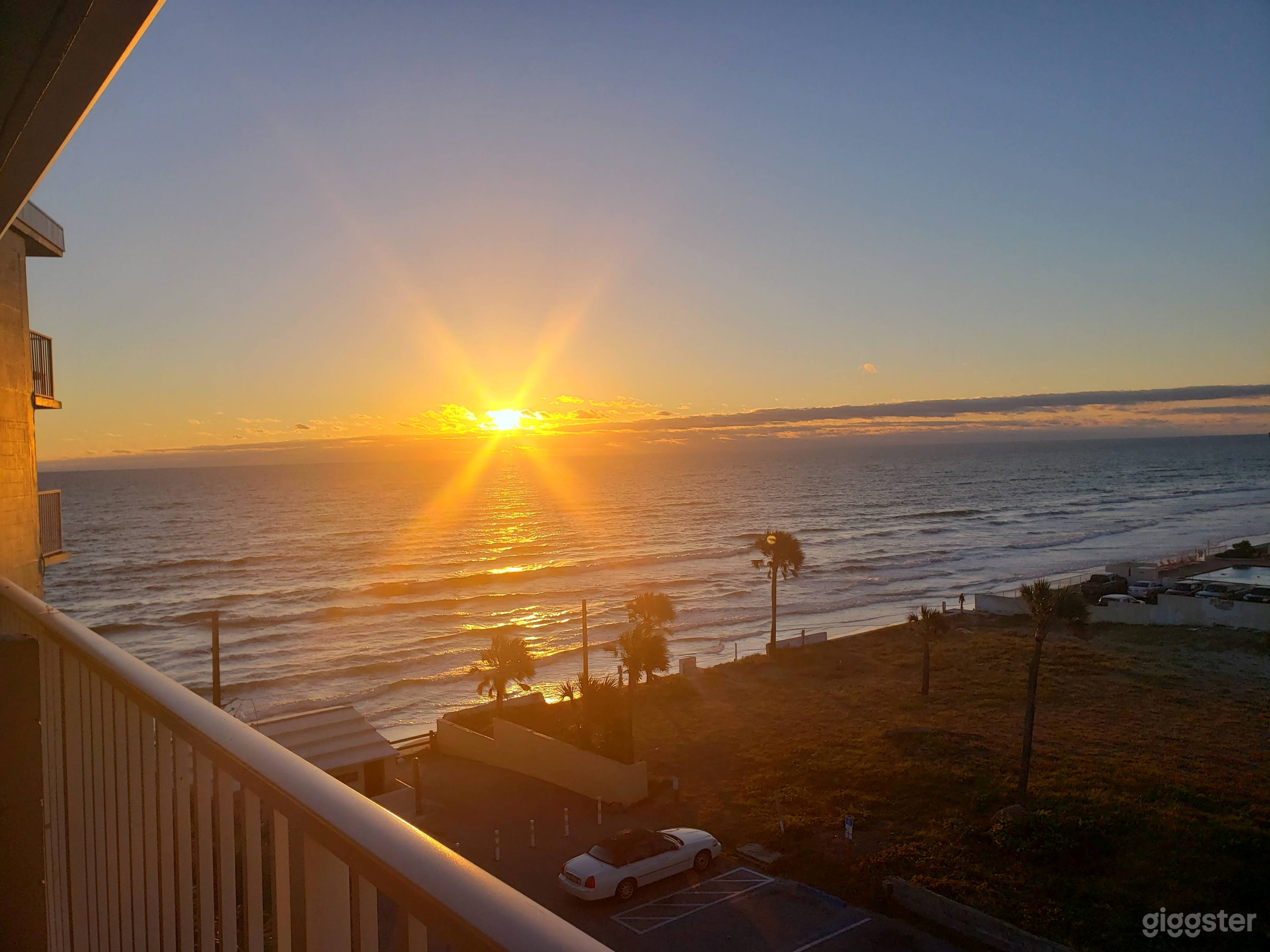 Oceanview Bedroom Studio, Balcony, Film & Photoshoot Ready Photo 3